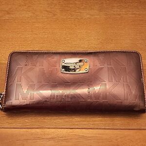 Michael Kors Monogram Metallic Silver/pewter Zippy Wallet EUC